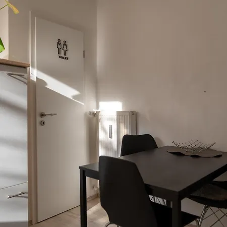 Apartament Interior - Service In Bahnhofsnaehe Und Unesco-bergpark Mit Parkplatzmoeglichkeit, Ebk, Kinderfreundlich,