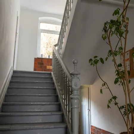 Interior - Service In Bahnhofsnähe Und Unesco-bergpark Mit Parkplatz, Ebk, Kinderfreundlich, Kassel